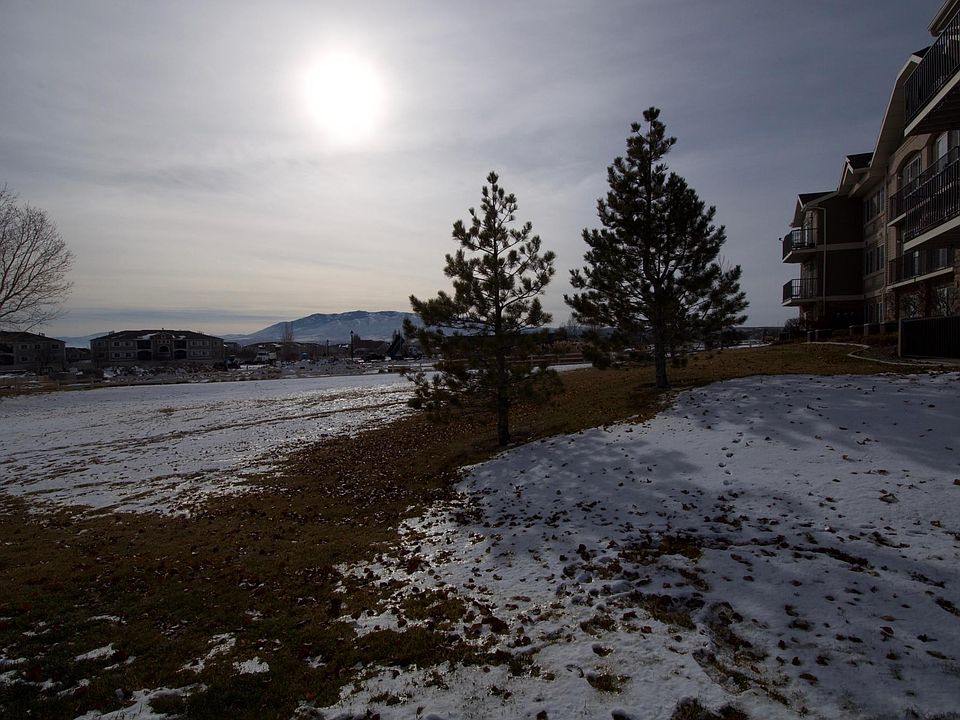 Huge open area behind condo. Unobstructed views.