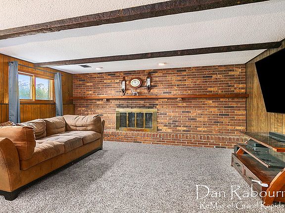 5th image of 1645 Stonybrook Dr