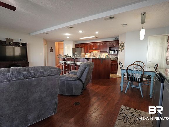2nd image of 3851 Spinnaker Dr Unit 101