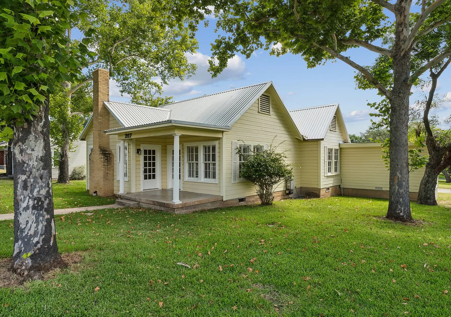3/2 Remodeled Home in Lampasas — Photo 4