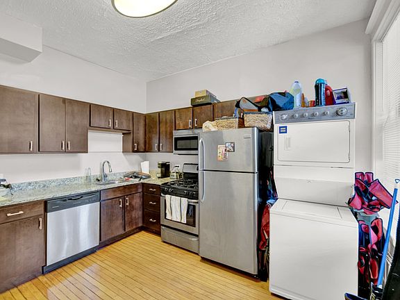 4th image of 2842 N Sheffield Ave APT 2r