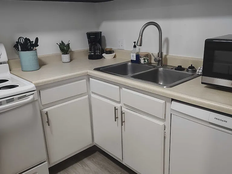 4445 Mobile Dr — Photo 19