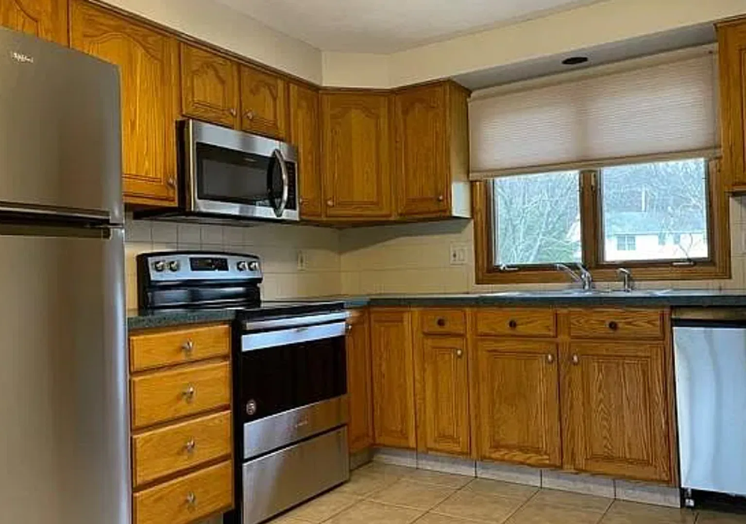 300 Old County Rd — Photo 2