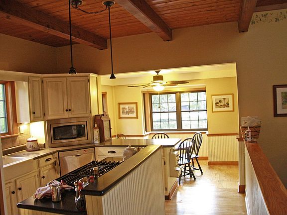 Kitchen & Breakfast Rm.