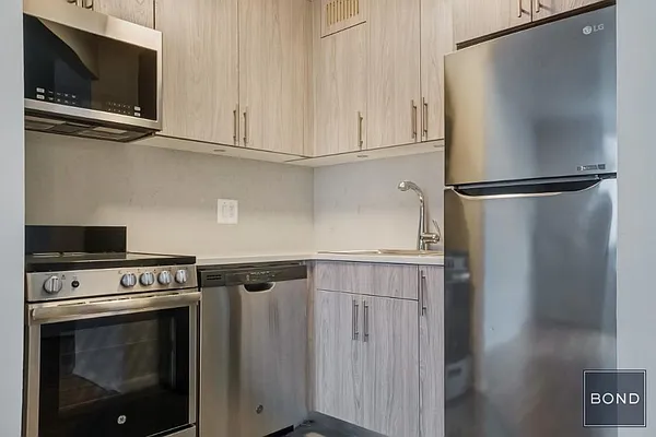 Rented by Bond New York | media 6