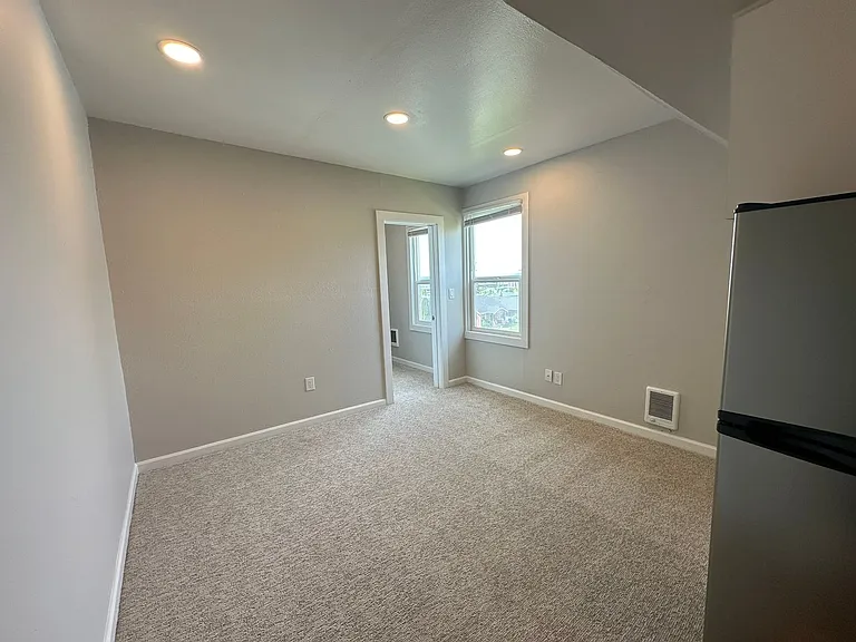 2317 Grand- 5 Unit — Photo 37