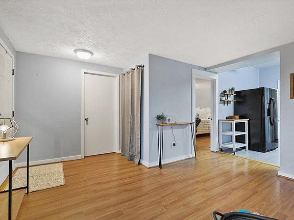 5th image of 4723 N Post St