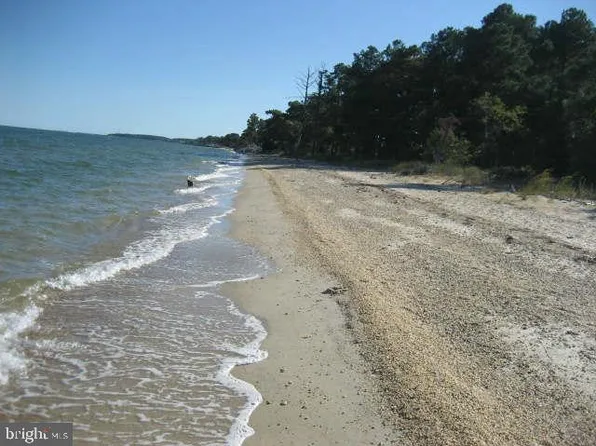 16R Holly Dr, Scotland, MD 20687