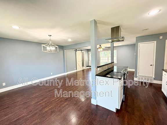 2nd image of 209 Pacific Cir