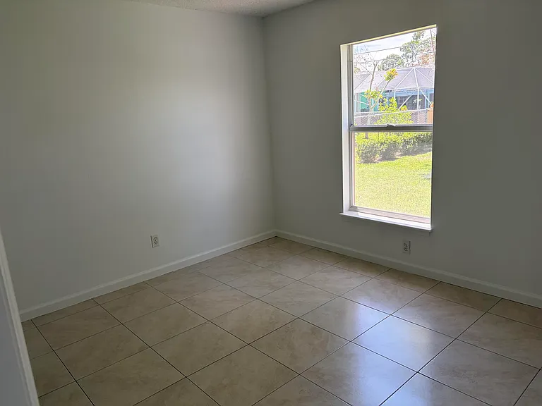 1682 SW Glacador Ave — Photo 10