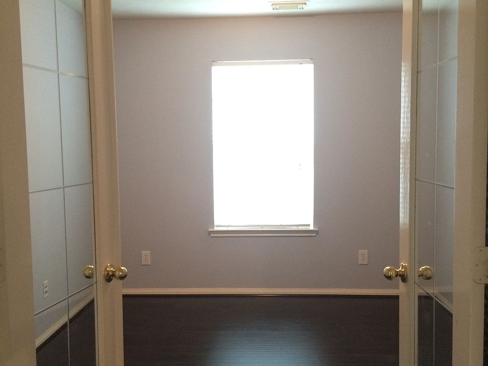 Guest Bedroomor Study room with French Door