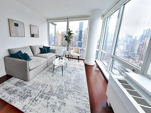 620 W 42nd St, New York, NY