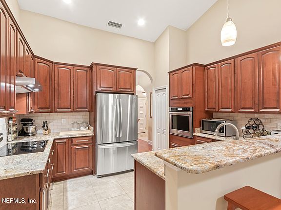 3rd image of 6928 CYPRESS SPRING Court