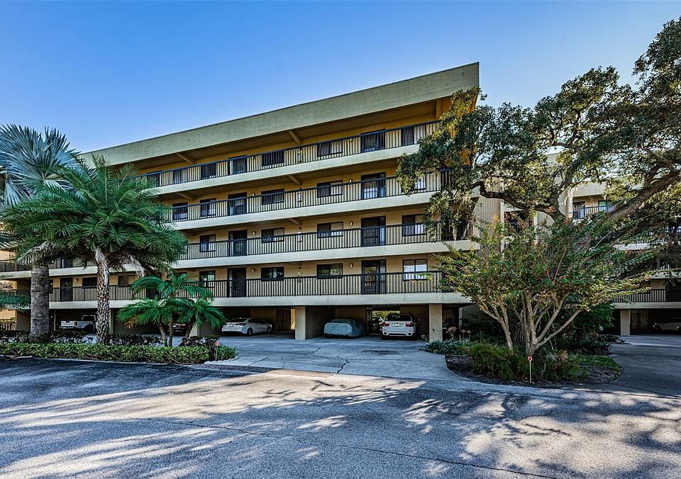 1st image of 1932 Golfview Dr