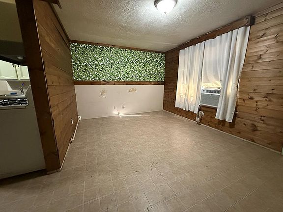 4th image of 1079 Trinity St