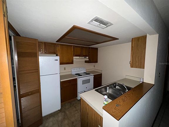 5th image of 809 SW 55th Ter