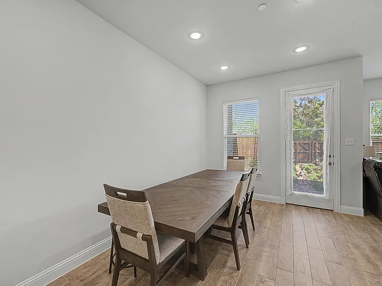 537 Hutchinson Ln — Photo 13