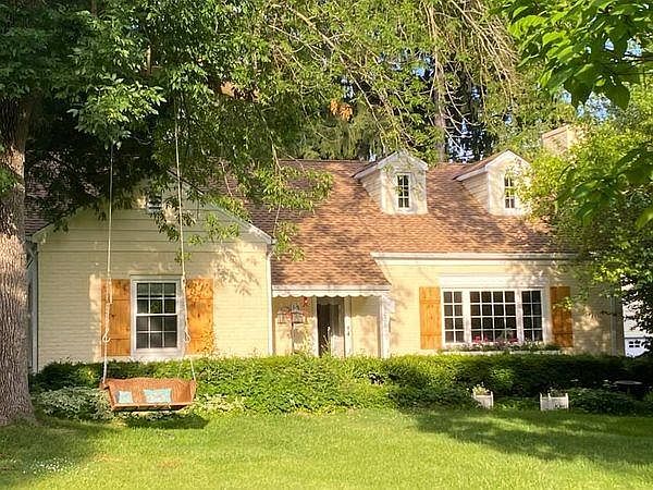 1st image of 8020 N Poplar Dr