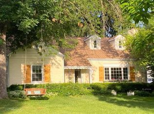 8020 N Poplar Dr, Fox Pt, WI 53217