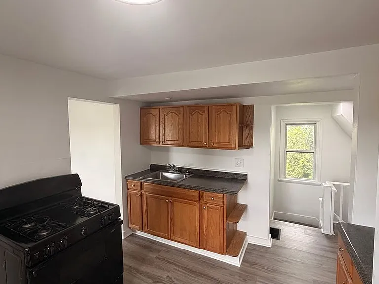 328 Murray Ave — Photo 4