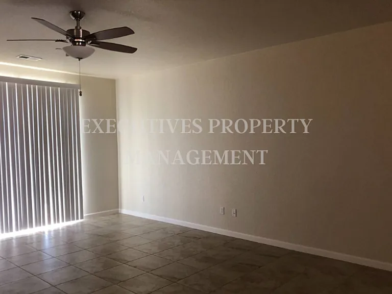 1470 Woodbury Ct — Photo 5