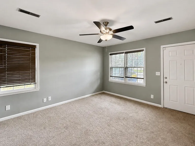 103 Dorchester Manor Blvd — Photo 6