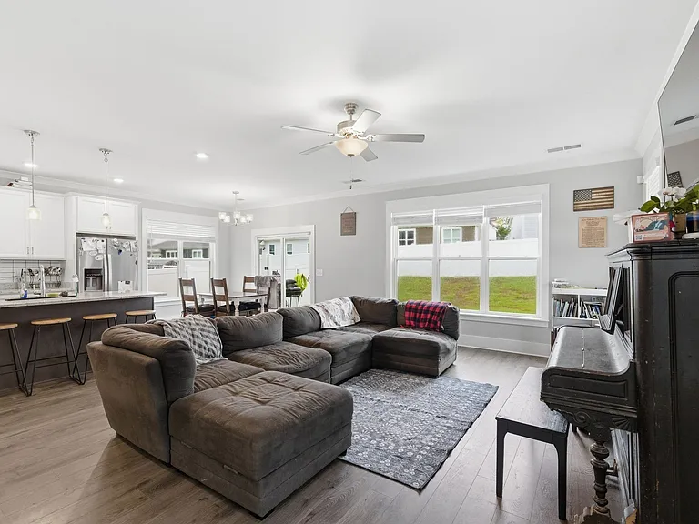 8649 Lawson Dr — Photo 10