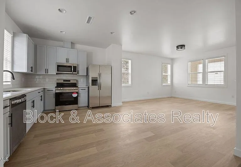 2811 Wilcox Pl #101 — Photo 21