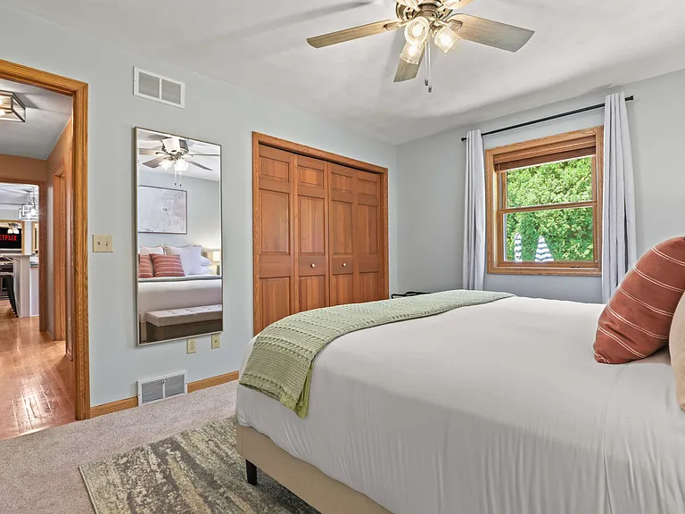 1872 Barrington Dr — Photo 7