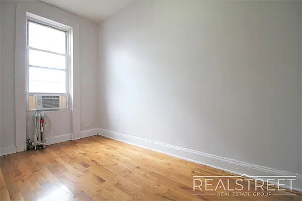 Rented by Real Street Inc | media 4