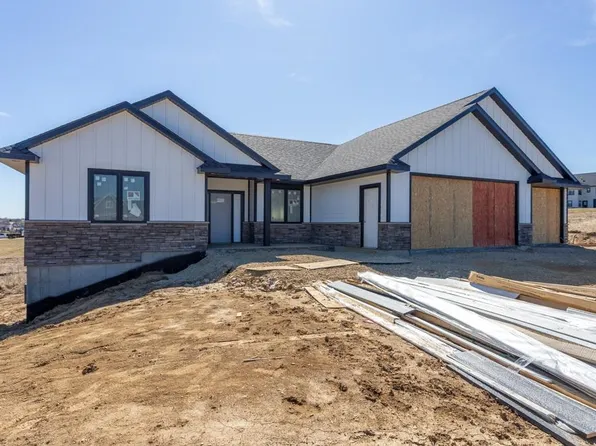 14368 Keegan Ct, Dubuque, IA 52002