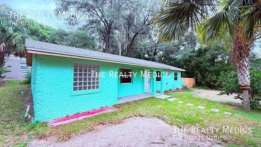 3bd / 2ba Modern Mount Plymouth Living! Timeless Looks, Modern Mood! Fully Fenced! — Photo 3