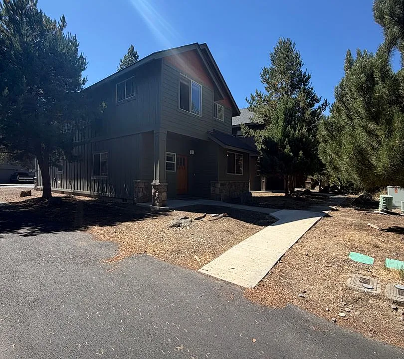 16594 Daisy Pl