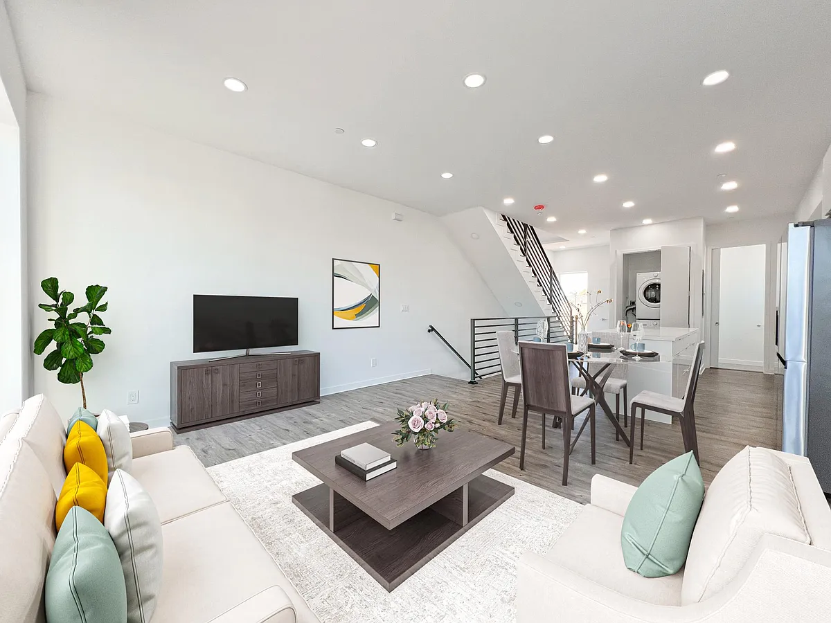 Building Photo - 1165 W 39th St