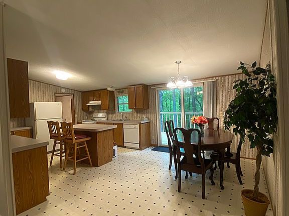 Dining room/kitchen 