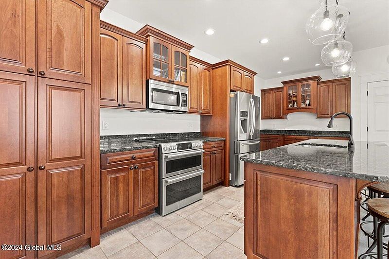 4th image of 1133 Bay Road