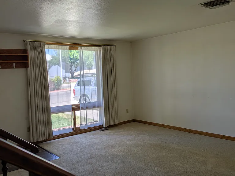 833 Finley Ln — Photo 4