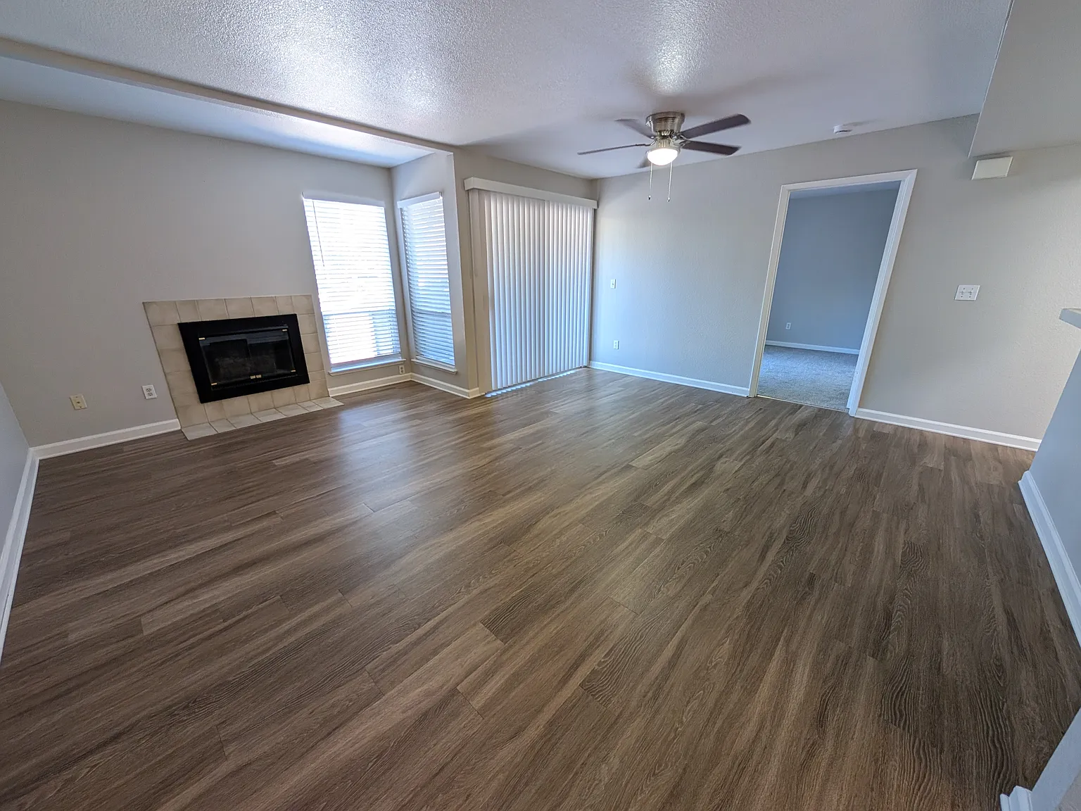 2 bed, 938 sqft, $2,195 — Photo 1