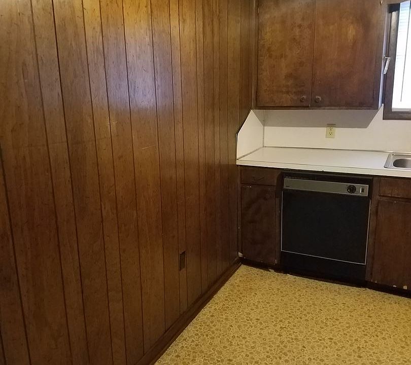 2nd image of 619 4th Ave
