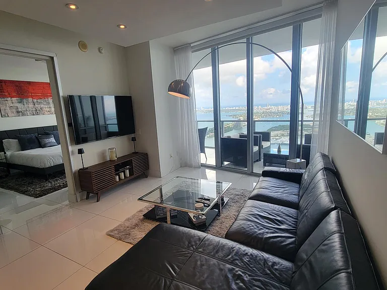 1100 Biscayne Blvd #5802 — Photo 8