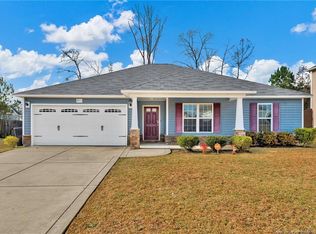 911 Screech Owl Dr, Hope Mills, NC 28348