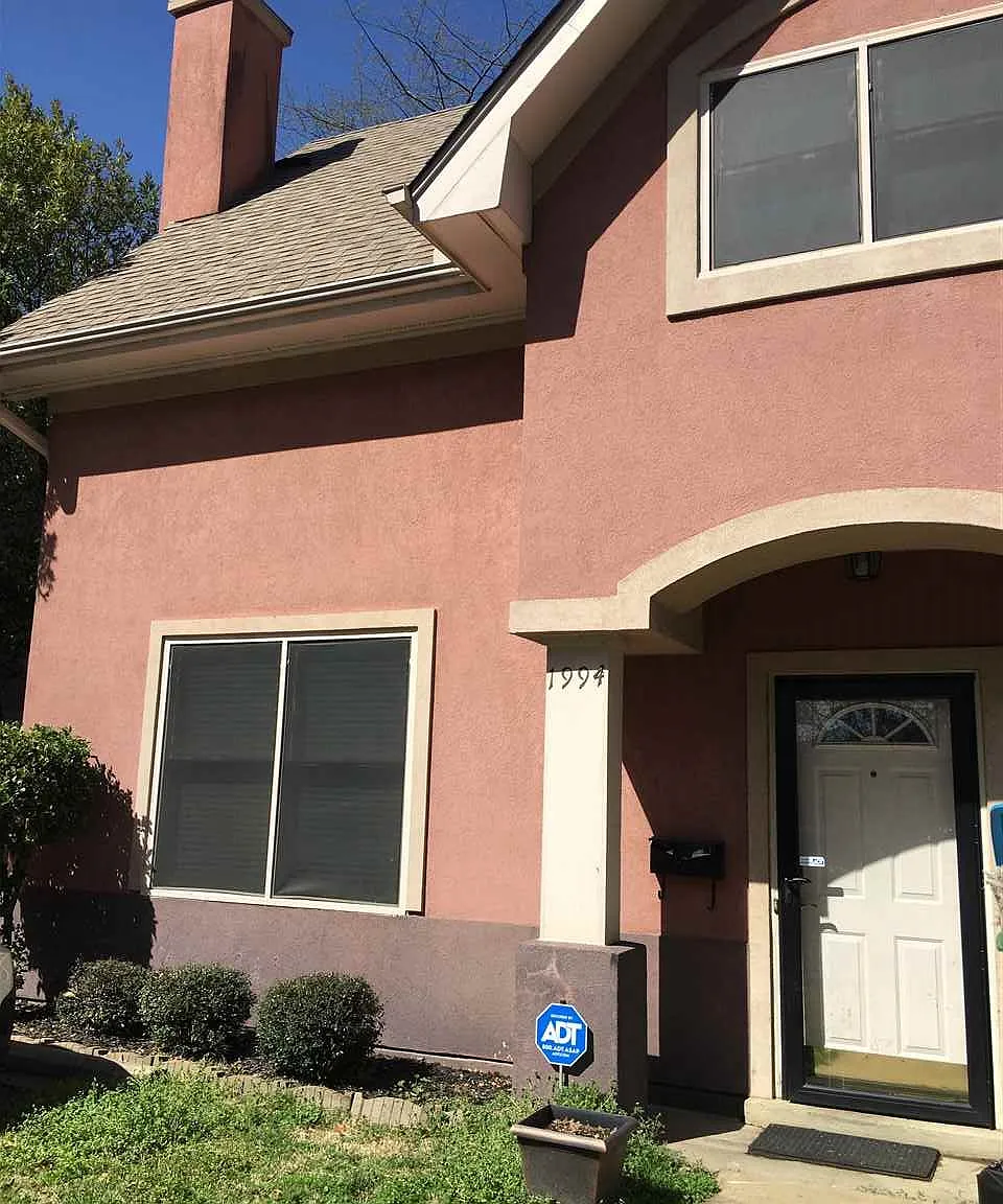 1 bed, 1.5 bath, 1265 sqft, $1,395 — Photo 1