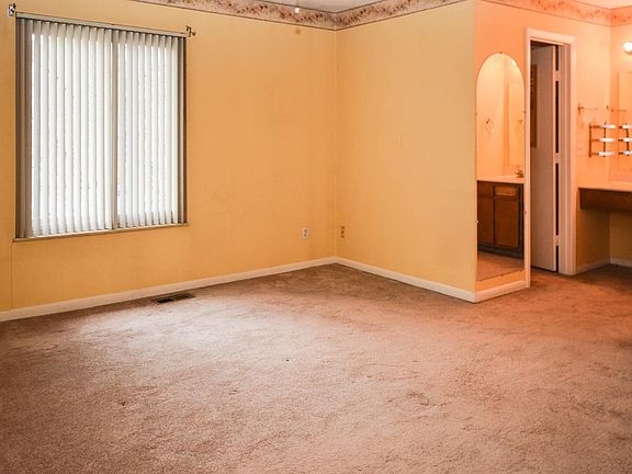4th image of 5053 Columbia Cir #7-73