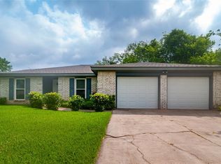 56 Sweetgum Ct, Lake Jackson, TX 77566