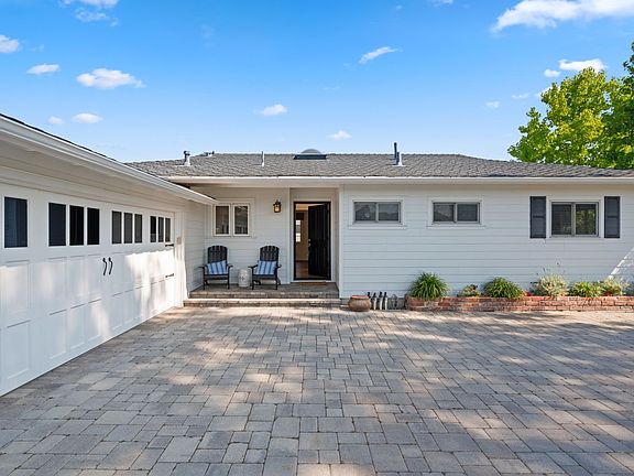 2nd image of 1912 Diana Ln