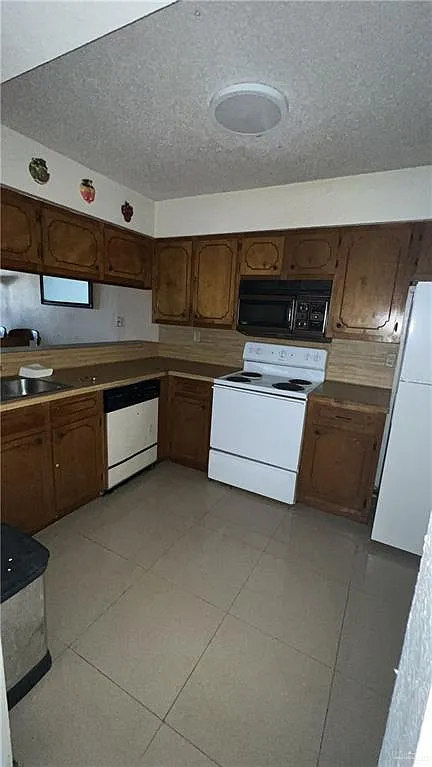 2 bed, 2.0 bath, 1123 sqft, $1,050 — Photo 3