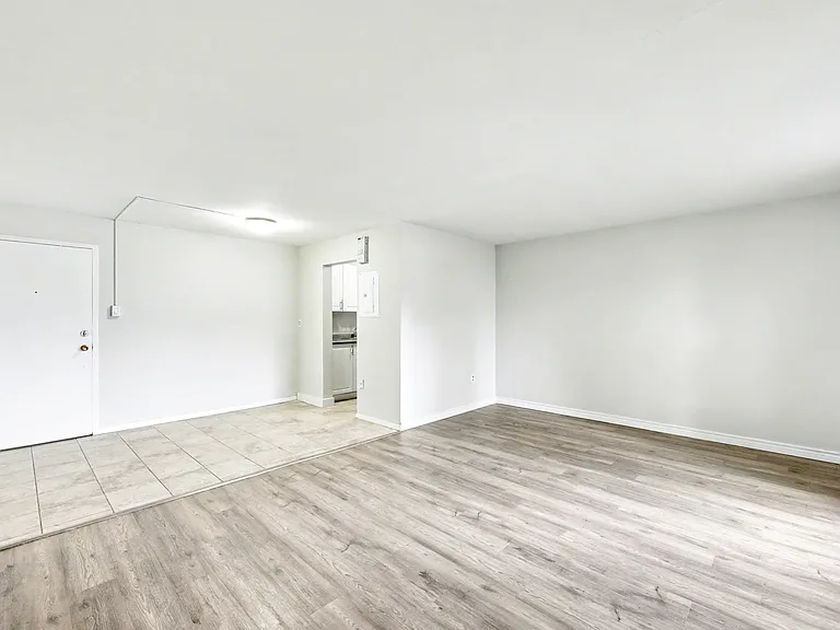 645 Village Green Ave — Photo 12
