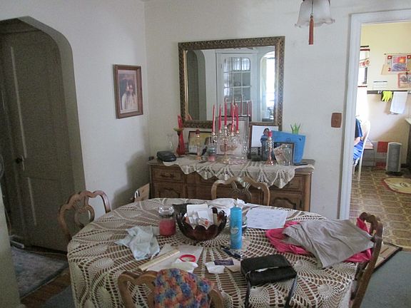 3rd image of 1731 Sharon Ave