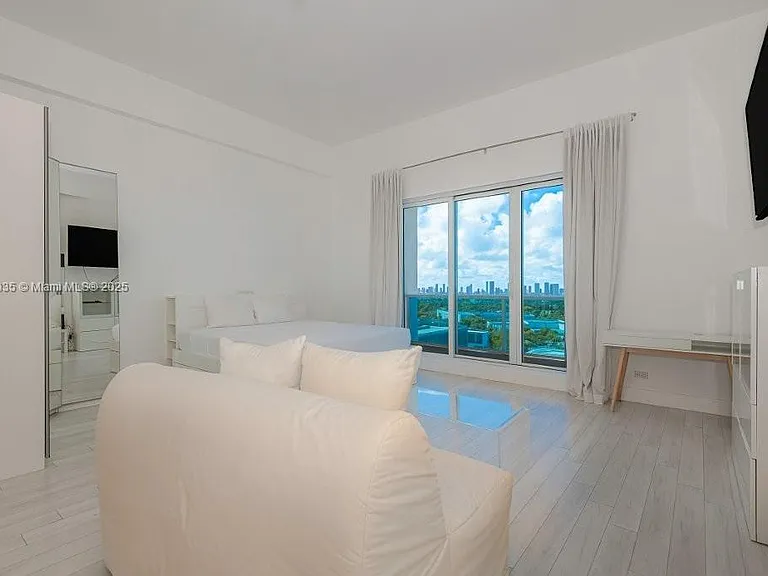 2301 Collins Ave #1629 — Photo 15
