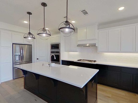 2nd image of 2212 Longspur Dr